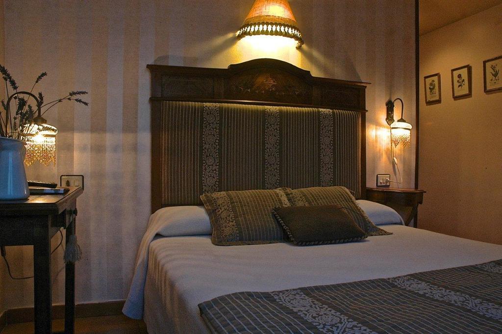 Hotel Casa Frauca Sarvise Ruang foto