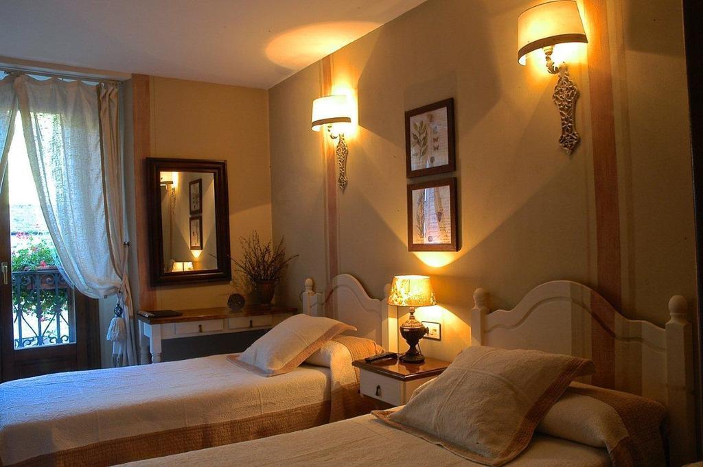 Hotel Casa Frauca Sarvise Ruang foto
