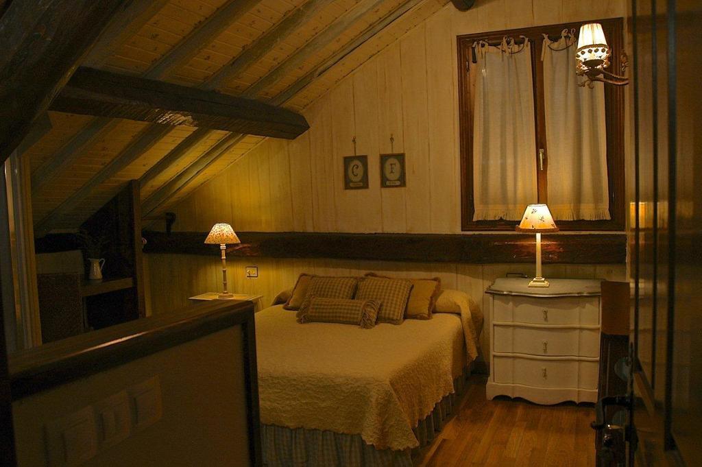 Hotel Casa Frauca Sarvise Ruang foto